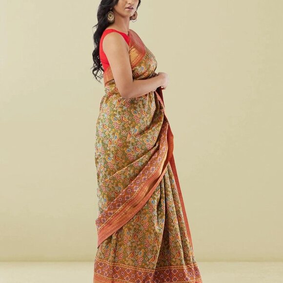 Stylish Green and Red Border Fancy Silk Saree | Muvvas Boutique - Picture 2 of 3